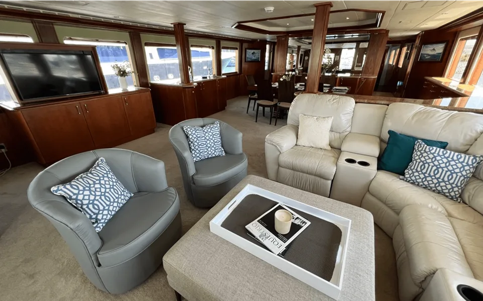 Hatteras 92