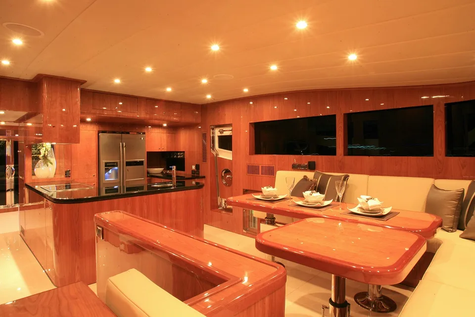 Johnson Skylounge with Hydraulic Platform