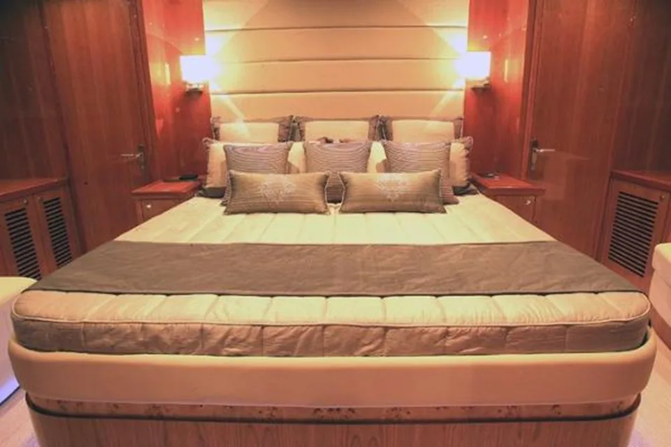 Johnson Flybridge Motor Yacht