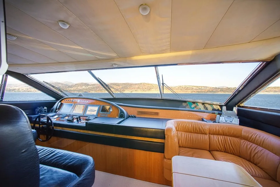 Ferretti Yachts 881