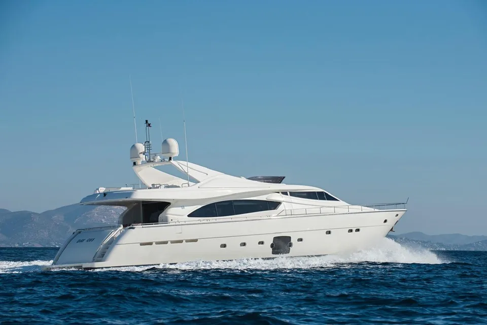 Ferretti Yachts 881