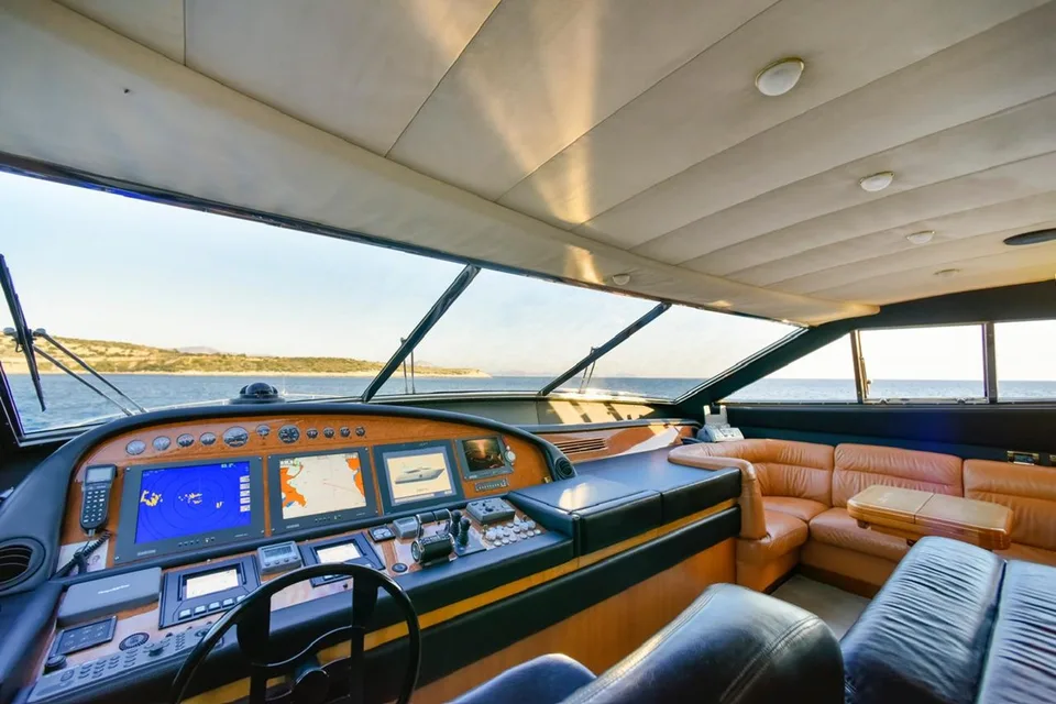 Ferretti Yachts 881