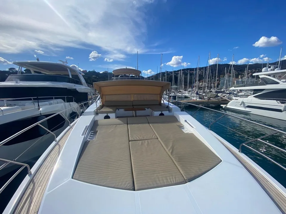 Azimut 77S