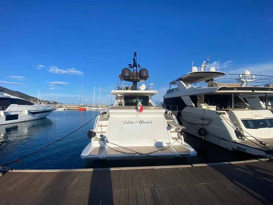 Azimut 77S