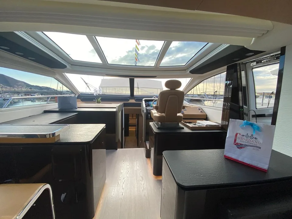 Azimut 77S