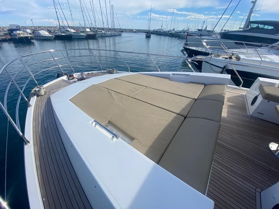 Azimut 77S