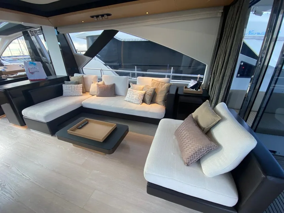Azimut 77S