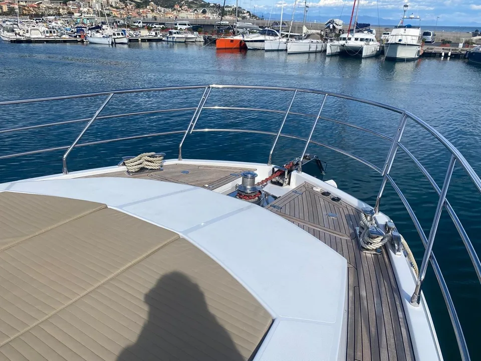 Azimut 77S