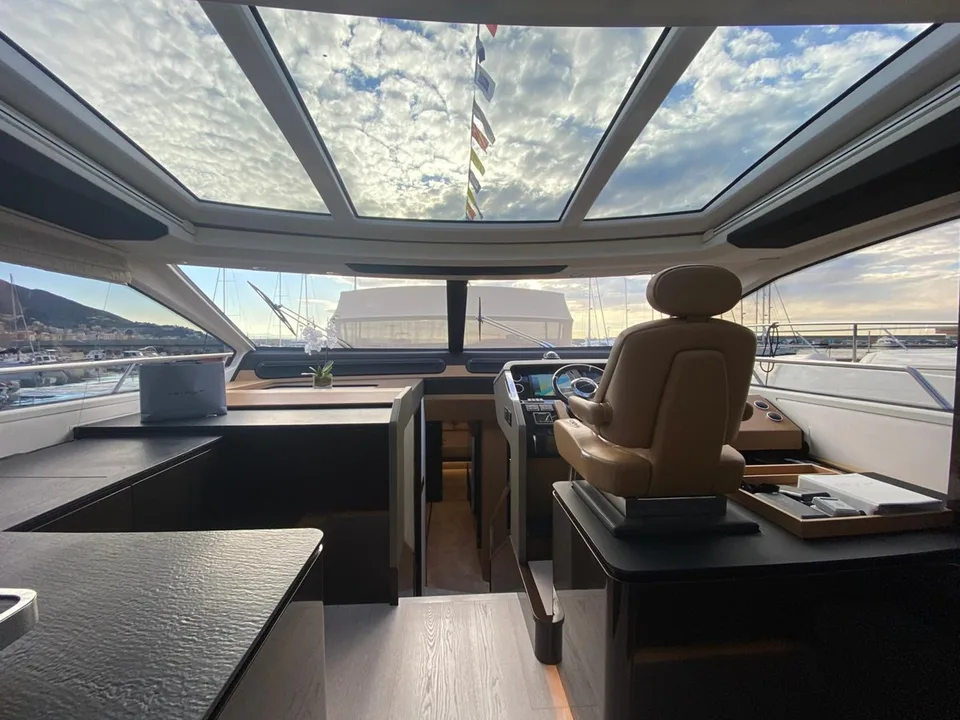 Azimut 77S