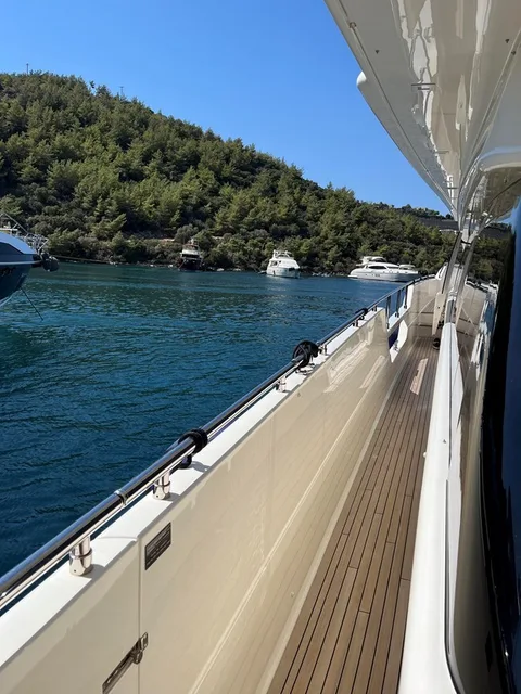 Ferretti Yachts 960