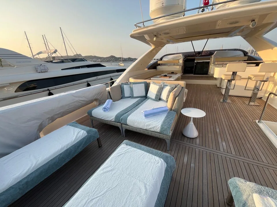 Ferretti Yachts 960