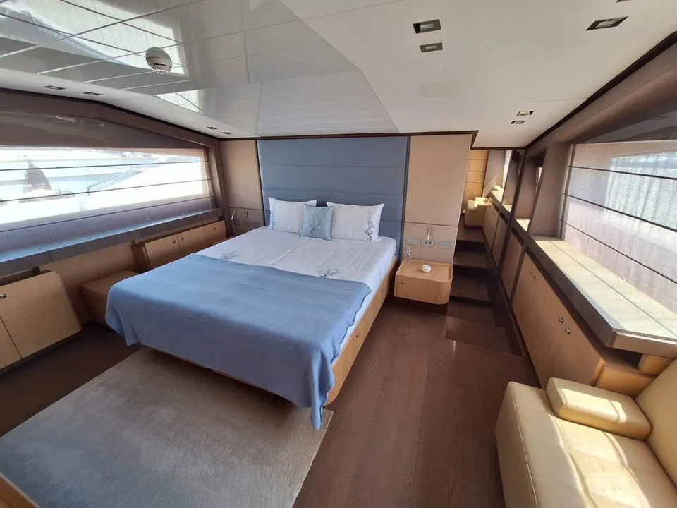 Ferretti Yachts 960