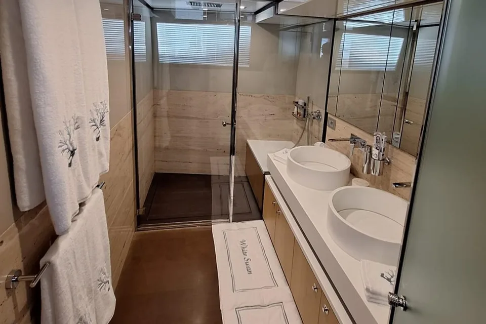 Ferretti Yachts 960