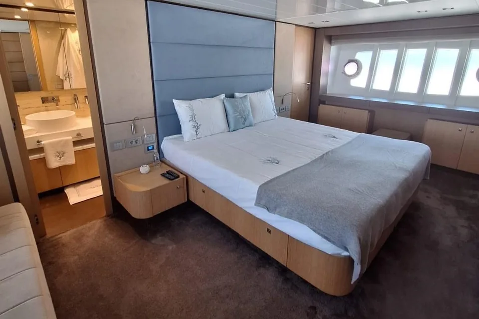 Ferretti Yachts 960