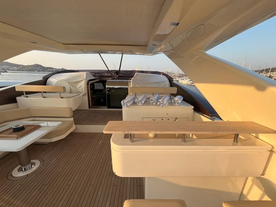 Ferretti Yachts 960