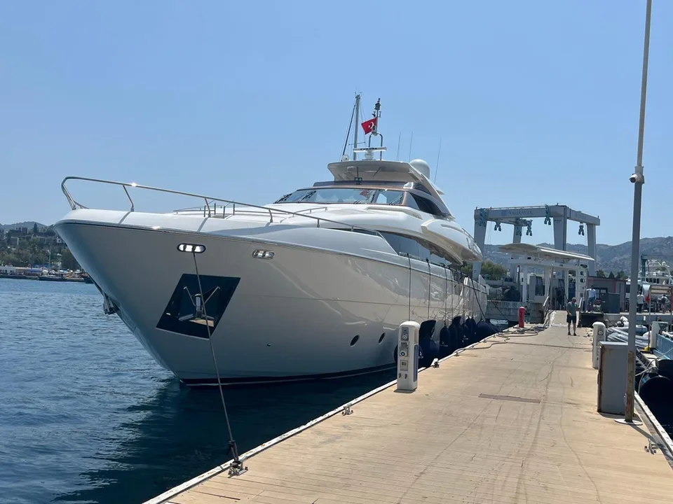 Ferretti Yachts 960