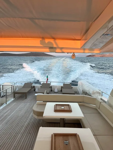 Ferretti Yachts 960