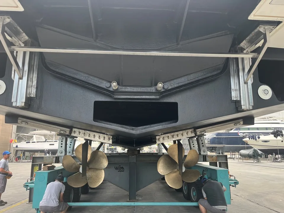 Ferretti Yachts 960