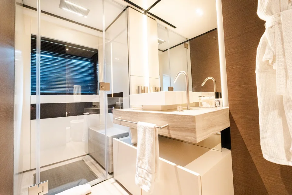 Custom Line Navetta 33