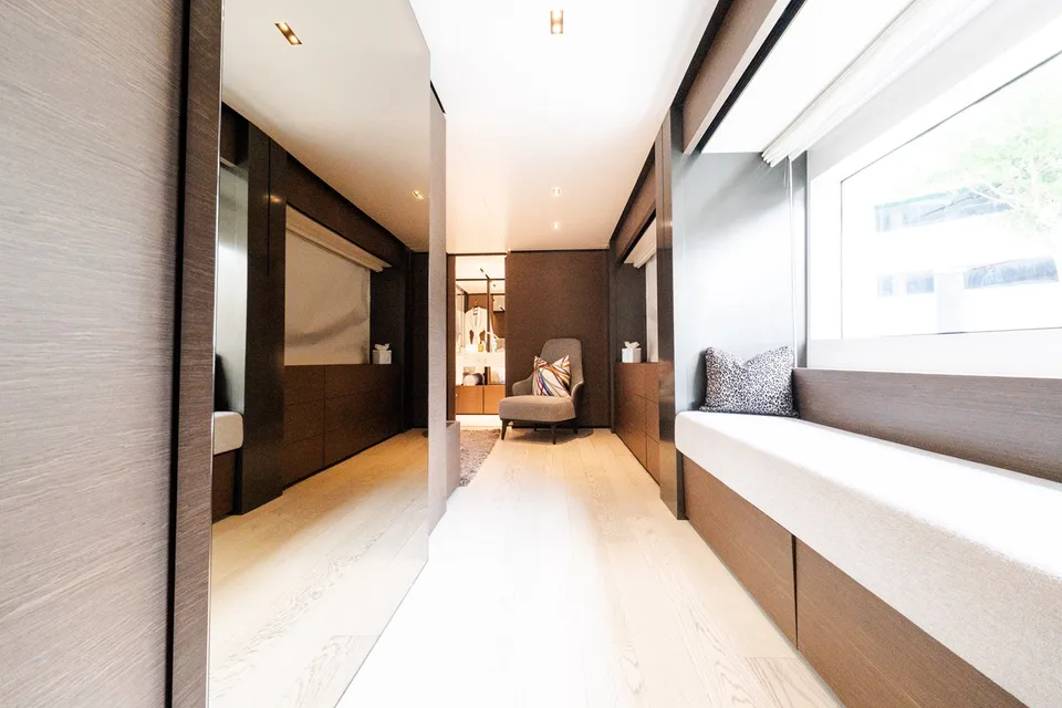 Custom Line Navetta 33