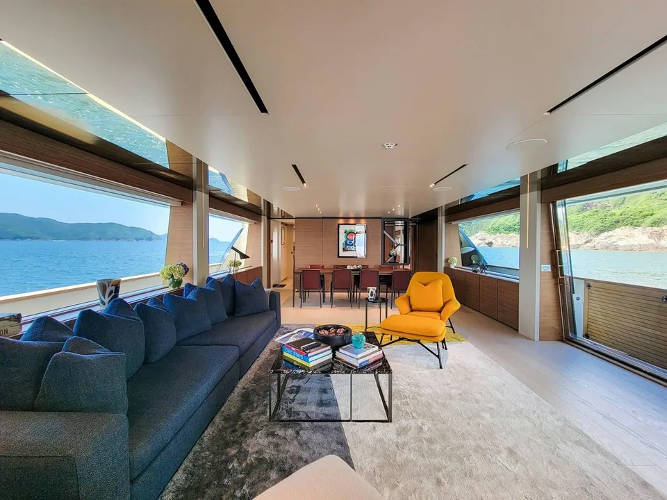Ferretti Custom Line Navetta 33