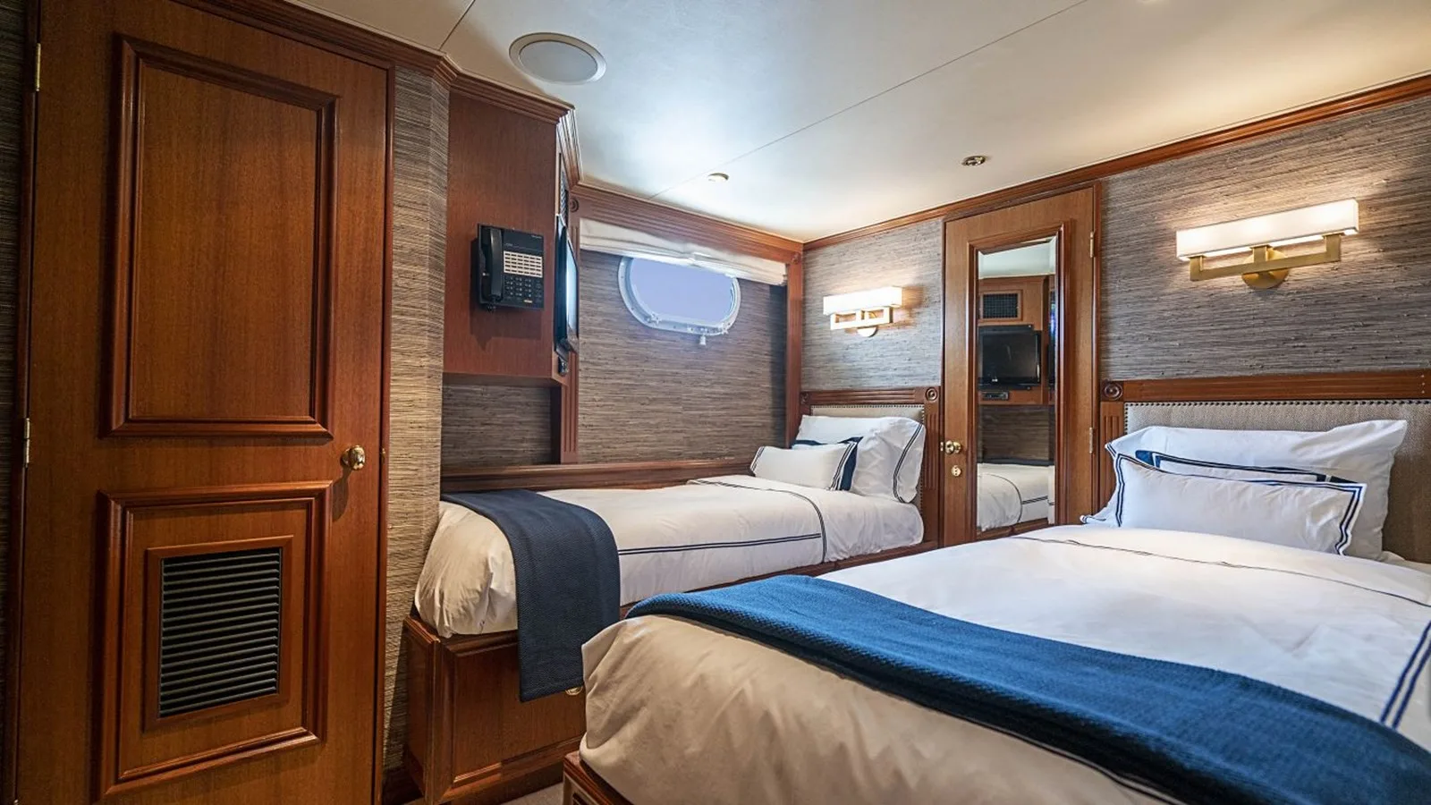 Broward Raised Pilothouse