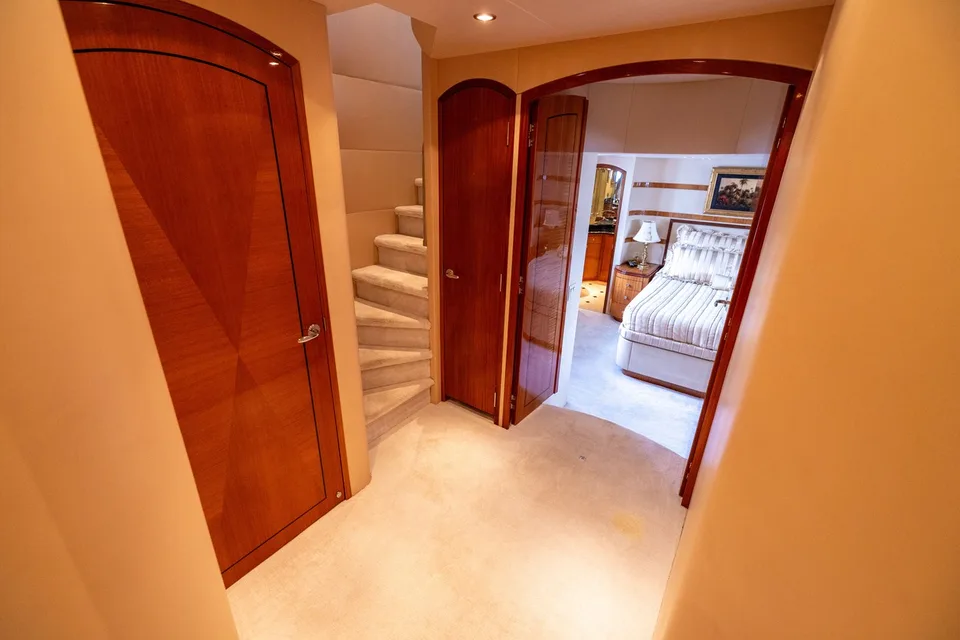 Hatteras 80