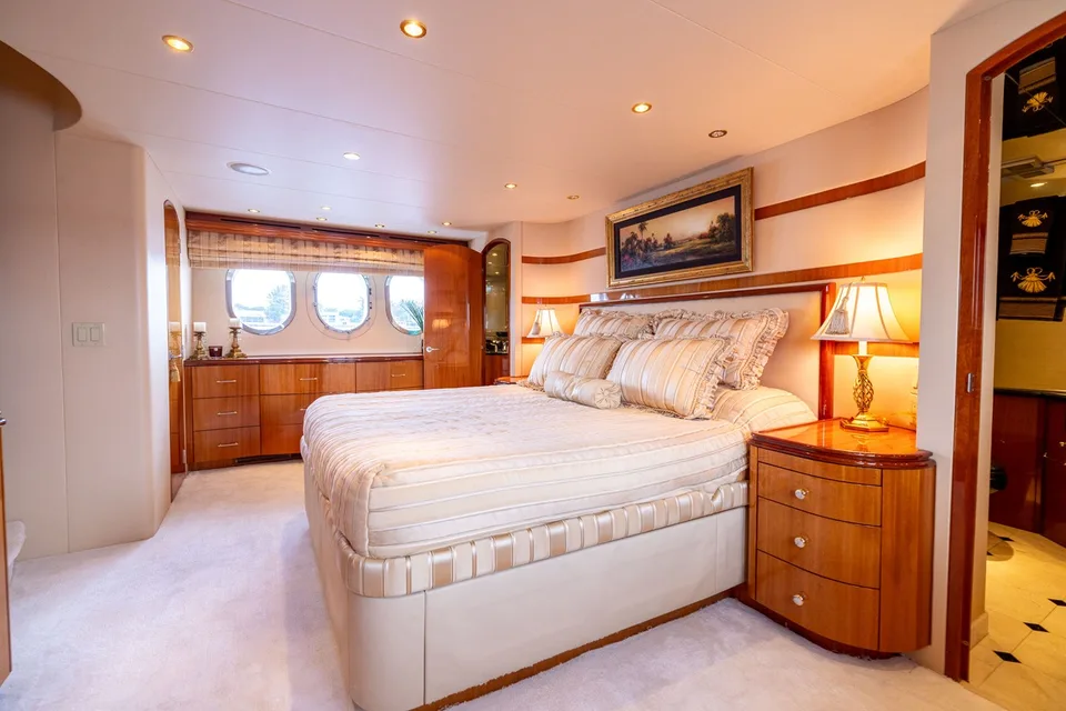 Hatteras 80