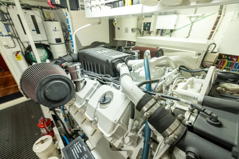 Hatteras 80