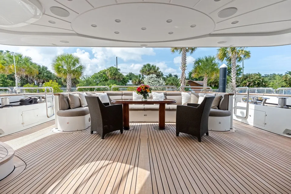 Benetti Classic