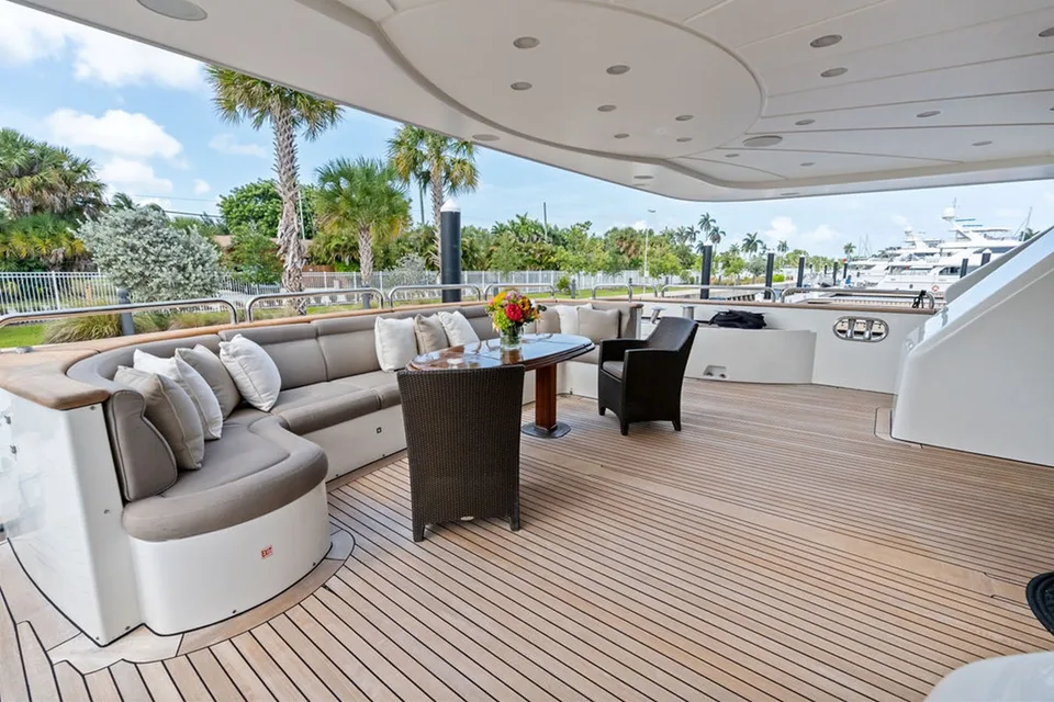 Benetti Classic