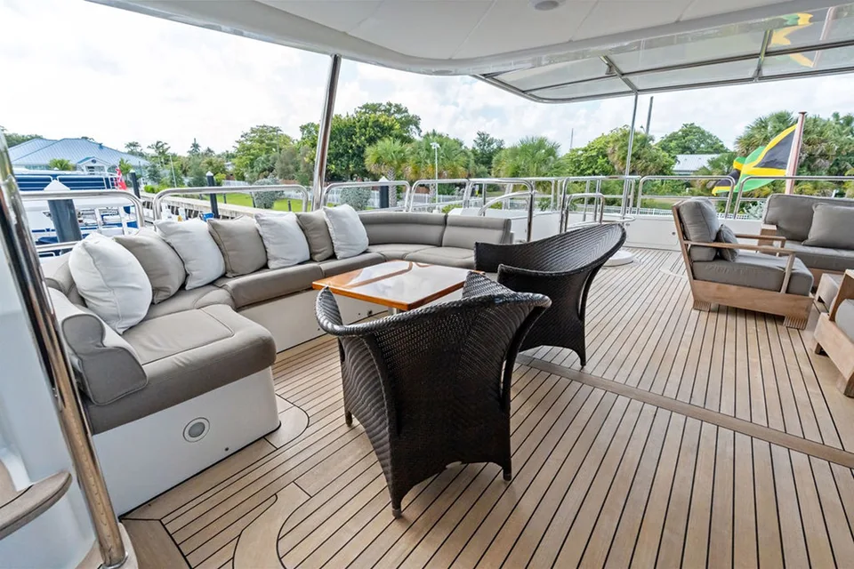 Benetti Classic