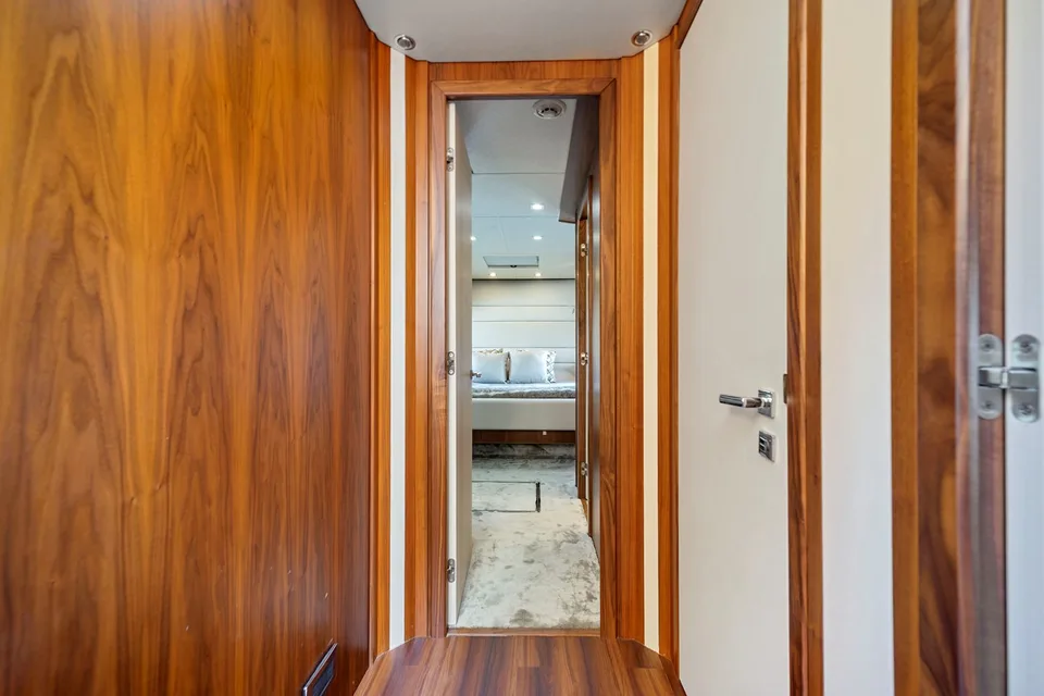 Sunseeker Predator 84
