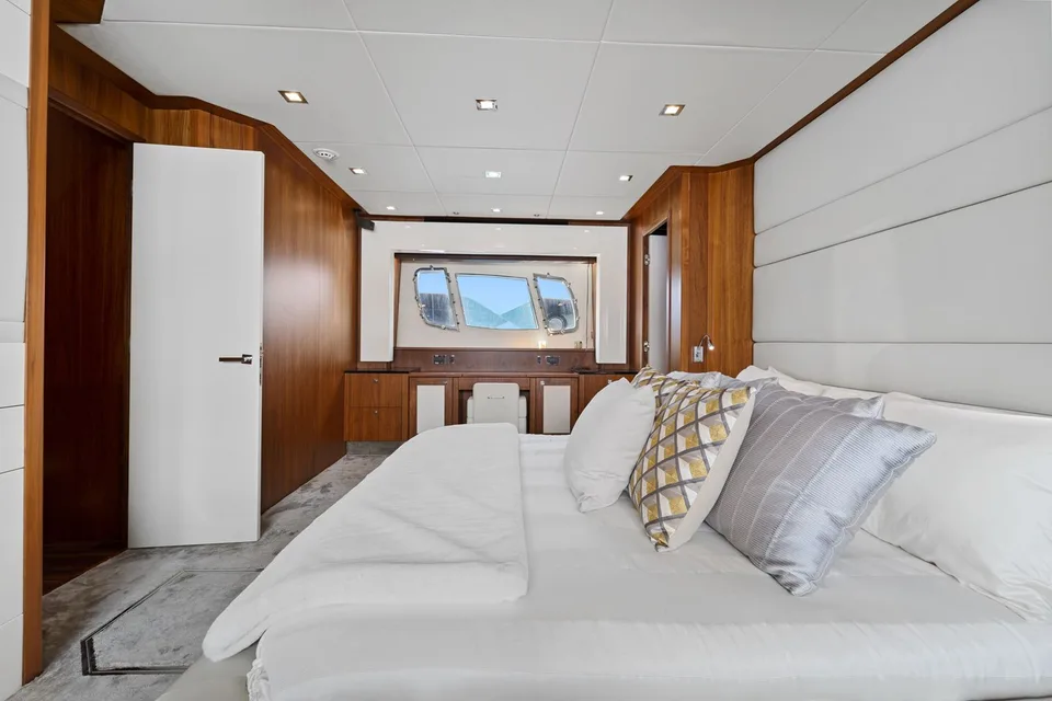 Sunseeker Predator 84