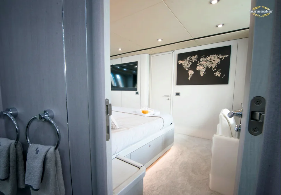 Sunseeker Predator 82