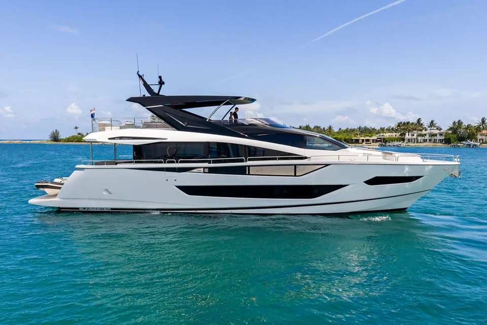 Sunseeker 88 Yacht
