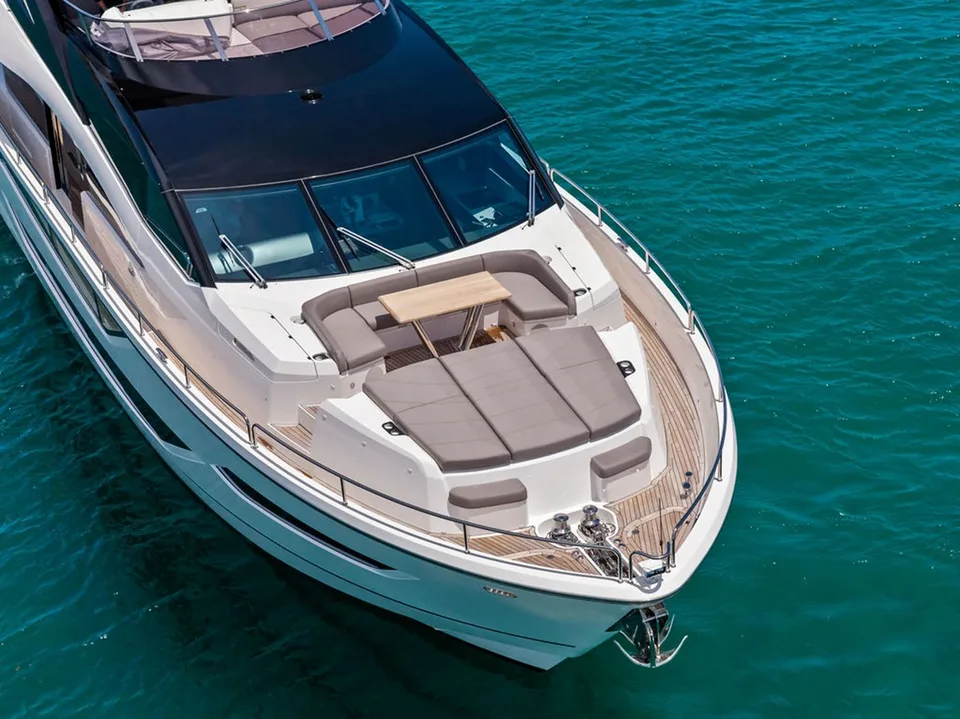 Sunseeker 88 Yacht