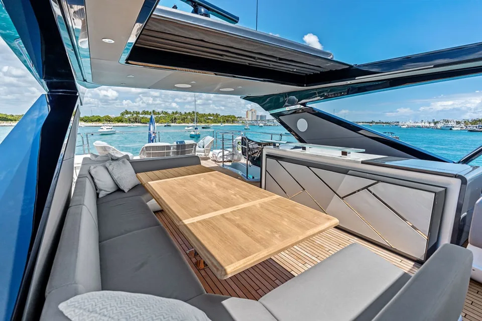Sunseeker 88 Yacht