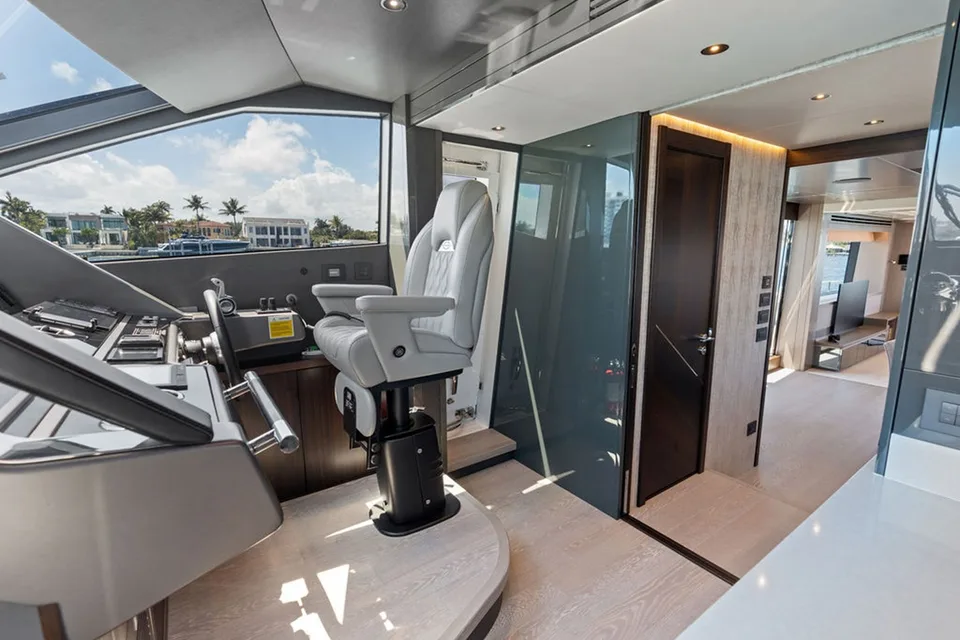 Sunseeker 88 Yacht