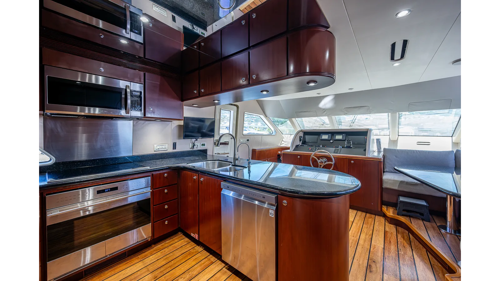 Cheoy Lee Bravo