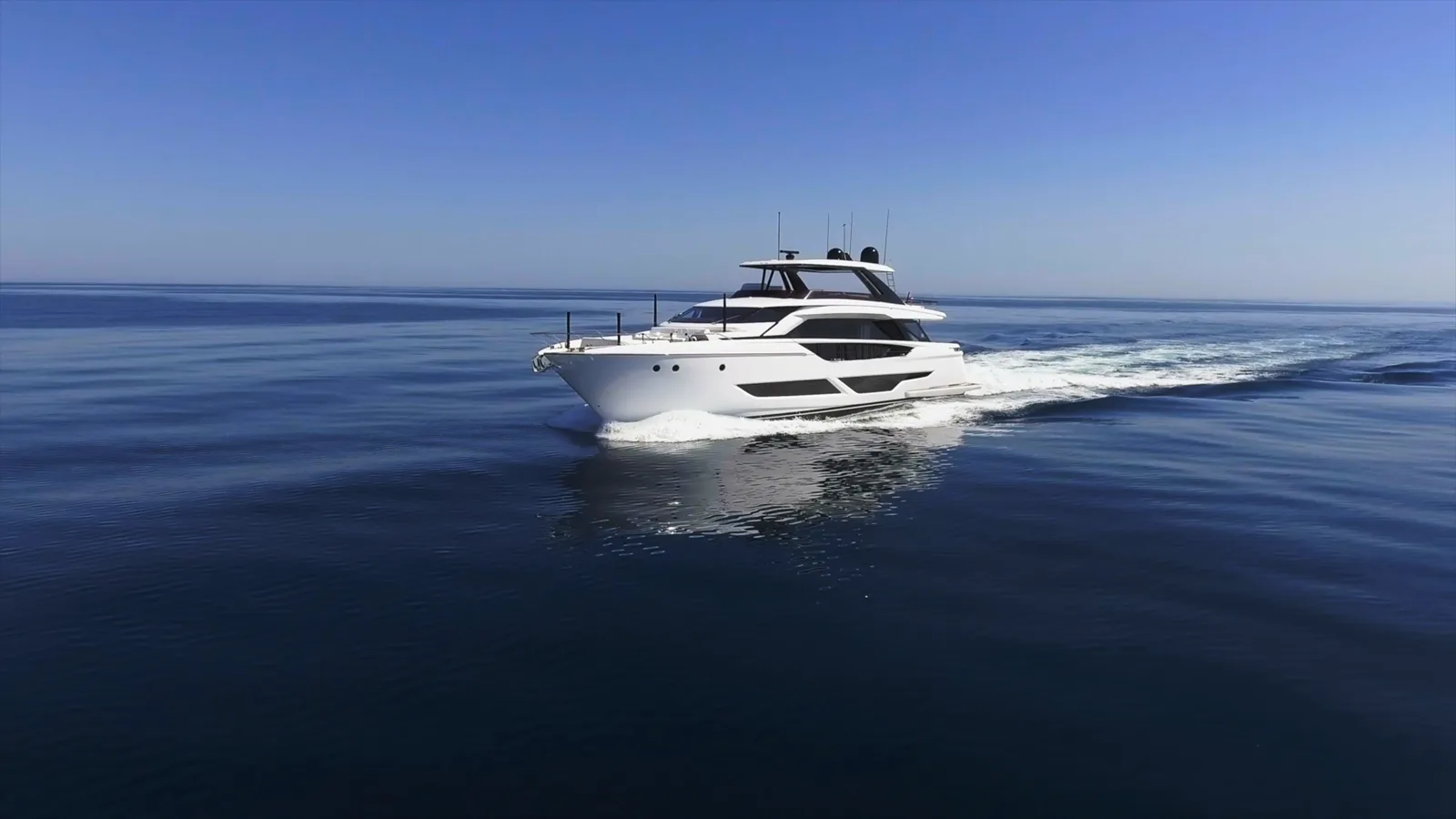 Ferretti Yachts 860