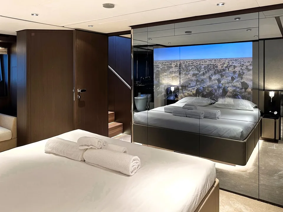 Ferretti Yachts 860