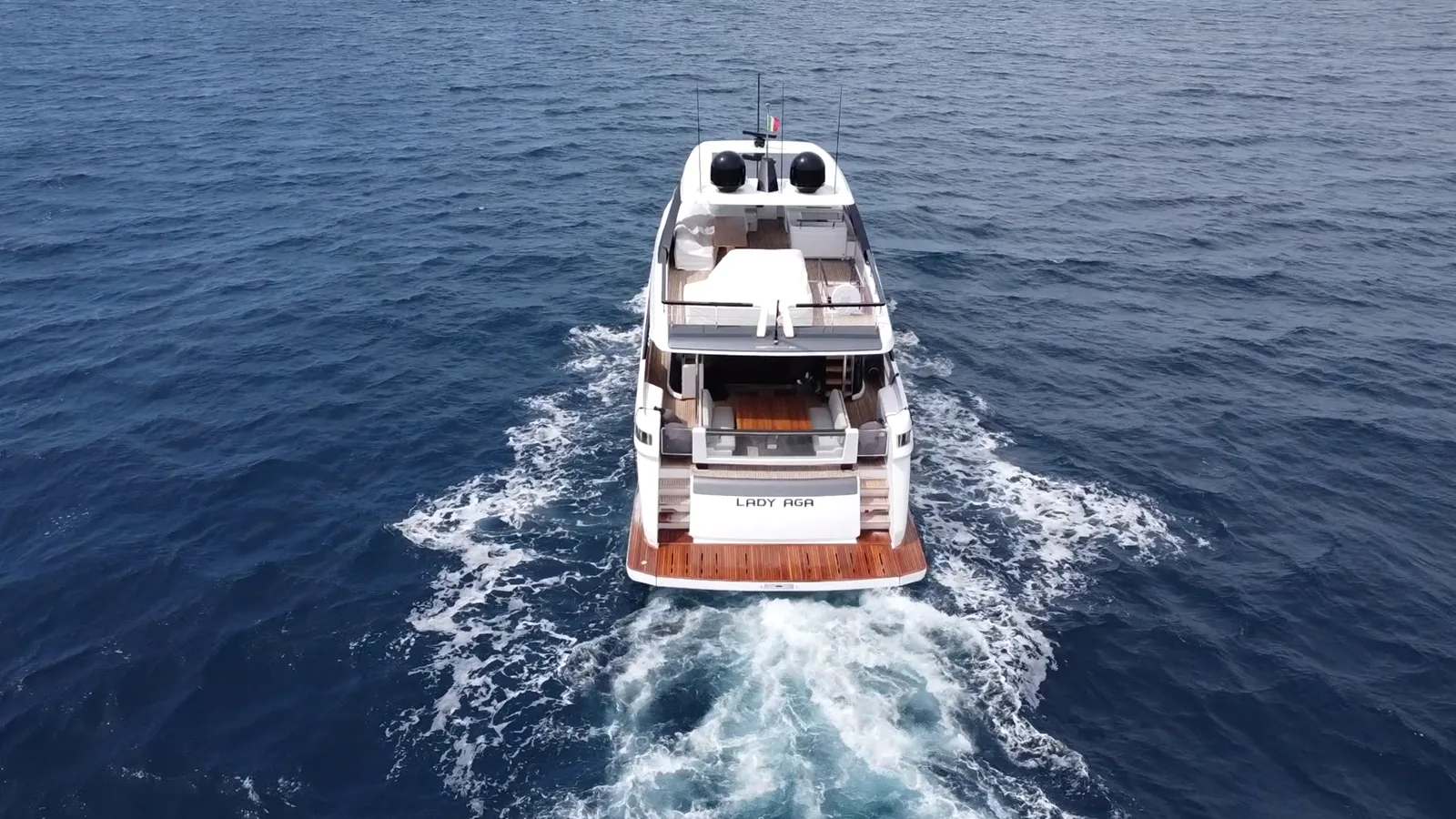 Ferretti Yachts 860