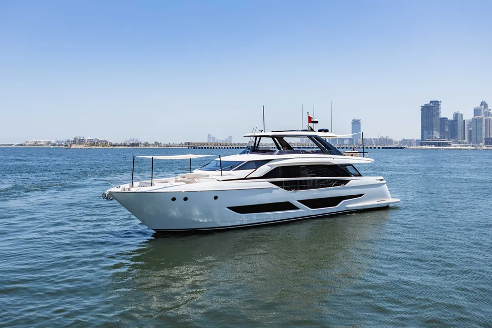 Ferretti Yachts 860