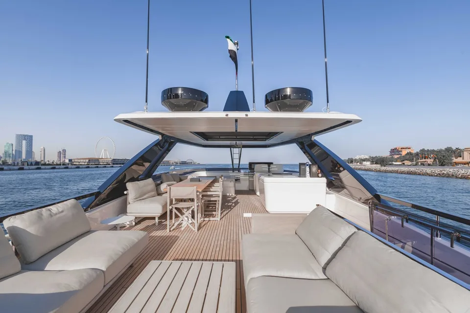 Ferretti Yachts 860