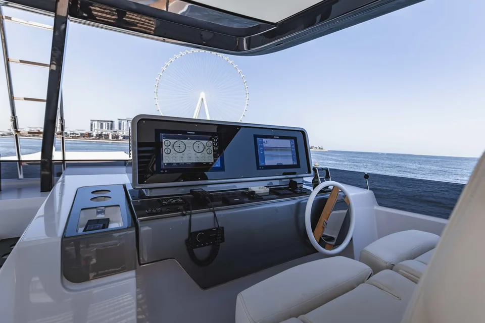 Ferretti Yachts 860