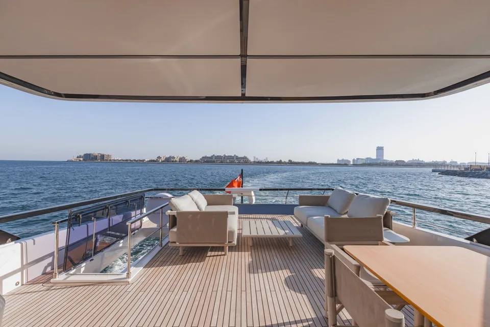 Ferretti Yachts 860