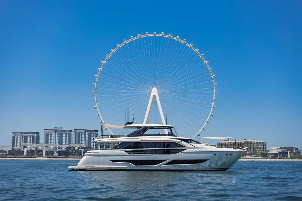 Ferretti Yachts 860