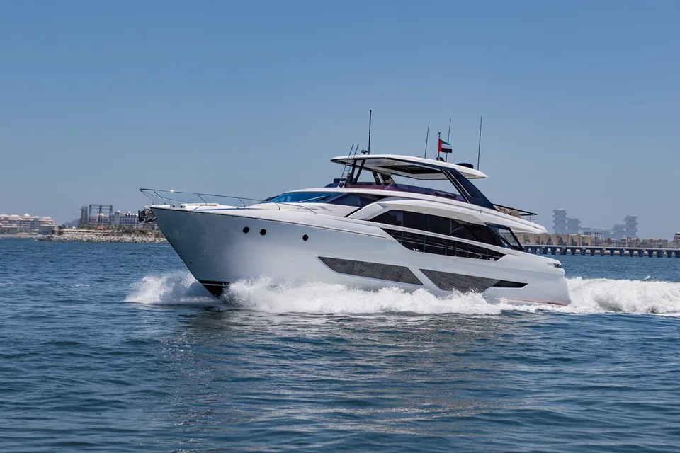 Ferretti Yachts 860