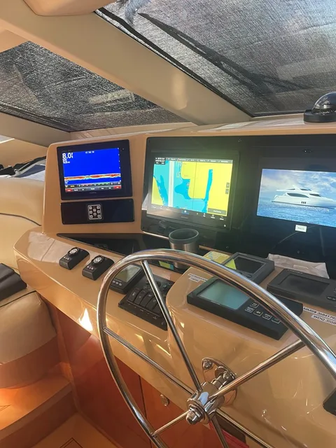 Hatteras 80 Motor Yacht